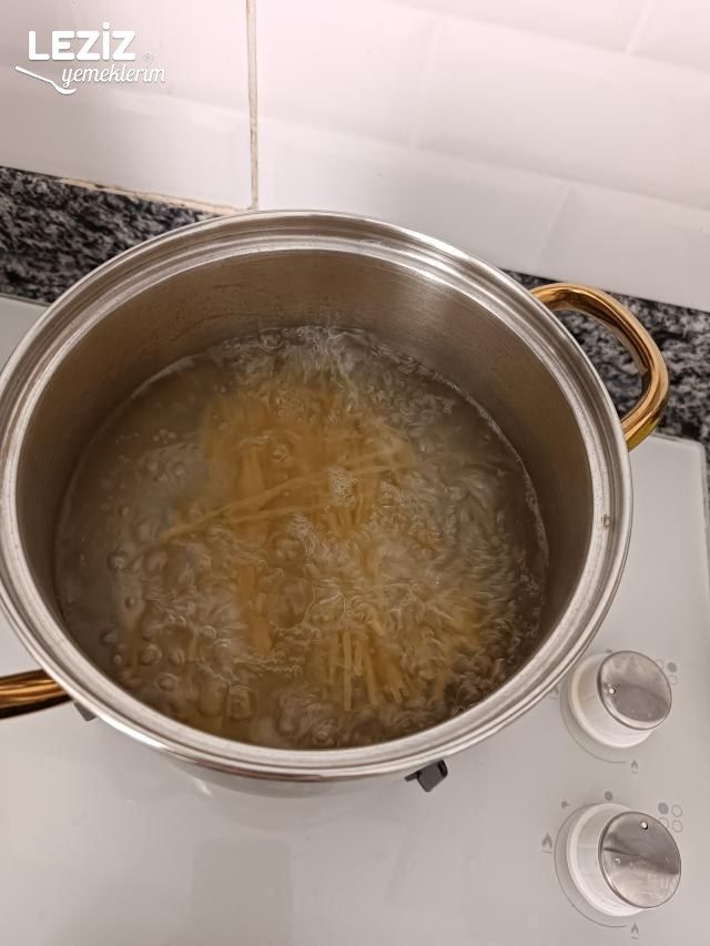 Domates Soslu Spagetti