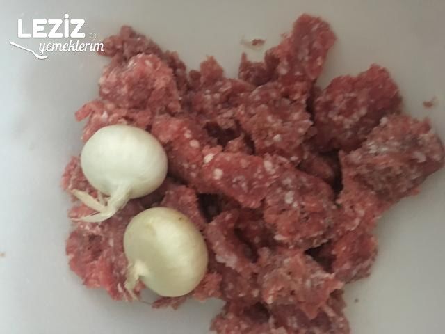 Arpacık Soğanlı Kıymalı Kebap