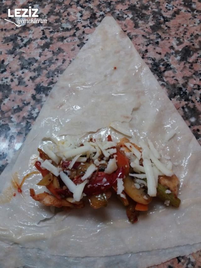 Tavuklu Sebzeli Börek