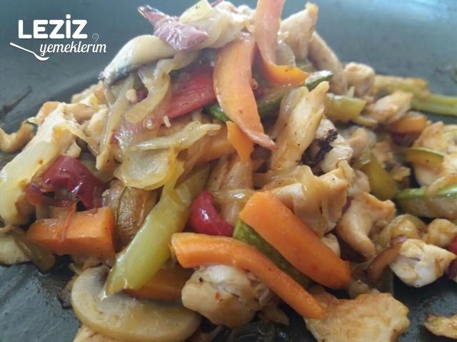 Tavuklu Sebzeli Börek