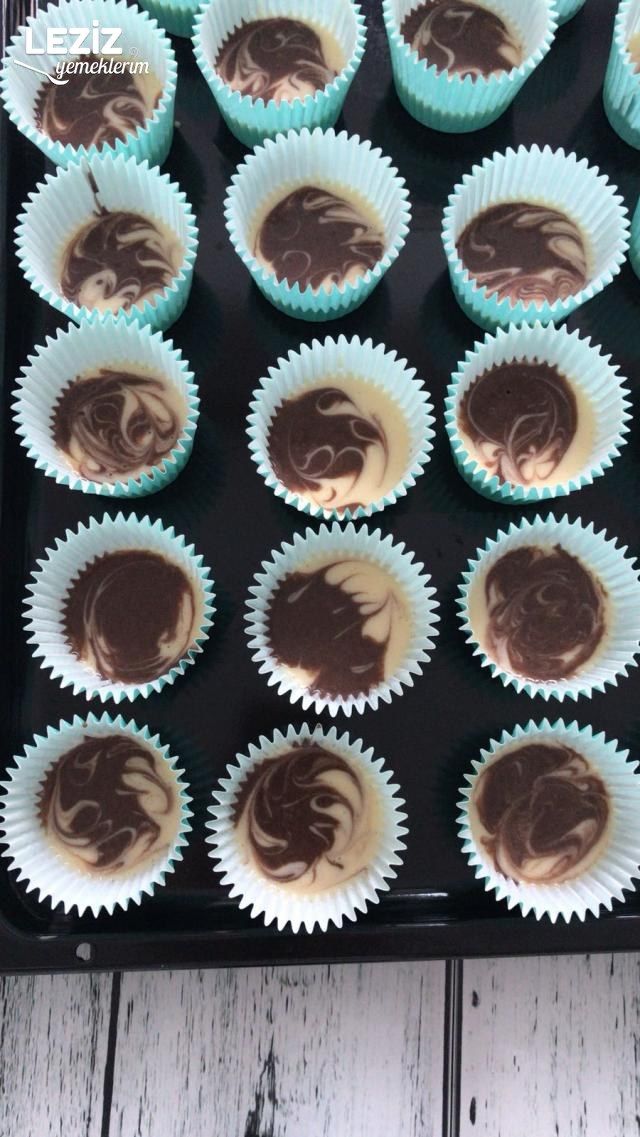 Muffin Kalıbında İki Renkli Kek