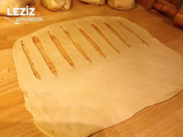 Börek Tadında Peynirli Poğaça