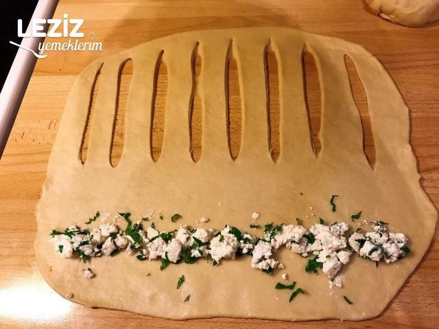 Börek Tadında Peynirli Poğaça