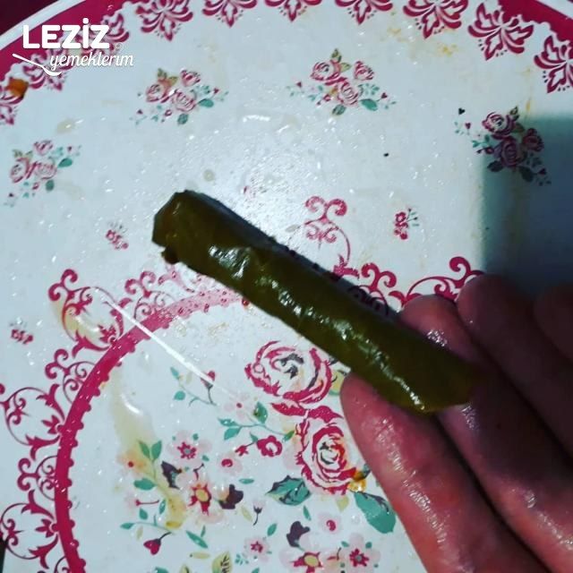 Zeytinyağlı Yaprak Sarması (Fotoğraflı Anlatım)