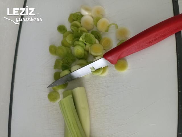 Sarımsaklı Yoğurtlu Pırasa Kavurması