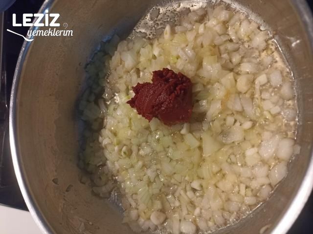 Sarımsaklı Yoğurtlu Pırasa Kavurması