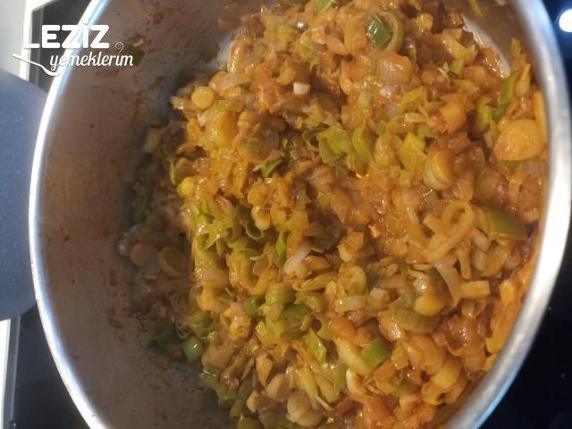 Sarımsaklı Yoğurtlu Pırasa Kavurması