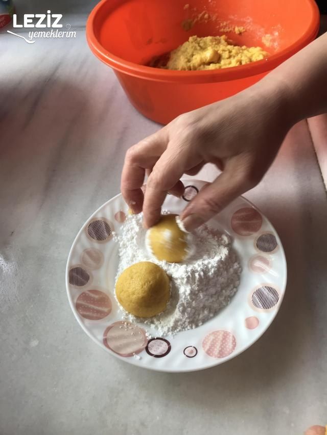 Limonlu Zerdeçallı Çatlak Kurabiye