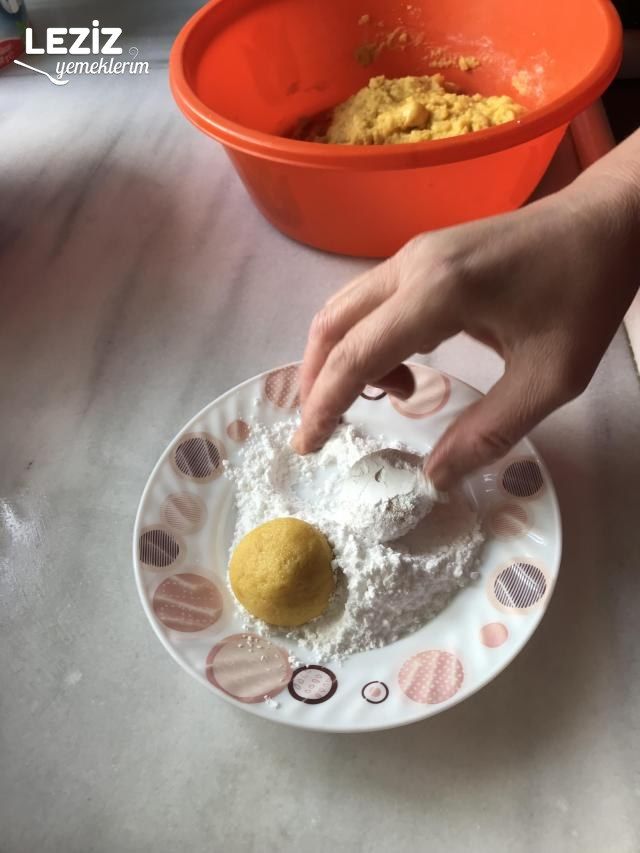 Limonlu Zerdeçallı Çatlak Kurabiye