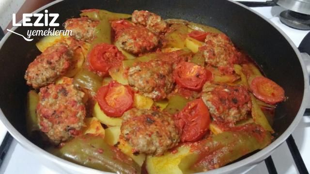 Tencerede Pratik Köfte Patates Yemeği