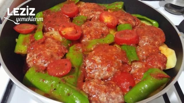 Tencerede Pratik Köfte Patates Yemeği