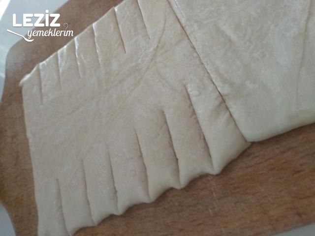 Çok Pratik Milföylü Örgü Börek