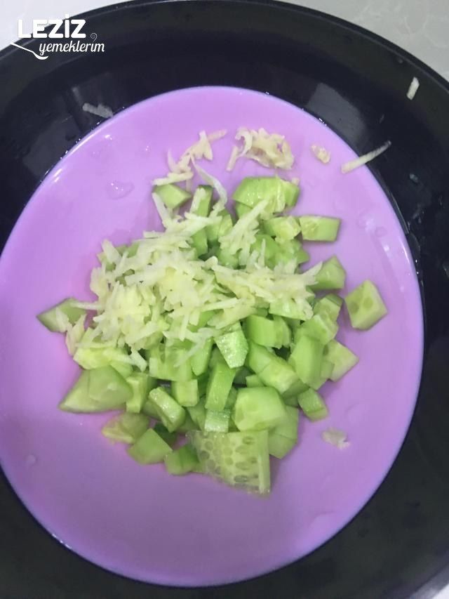 Yoğurtlu Çağla Badem Salatası