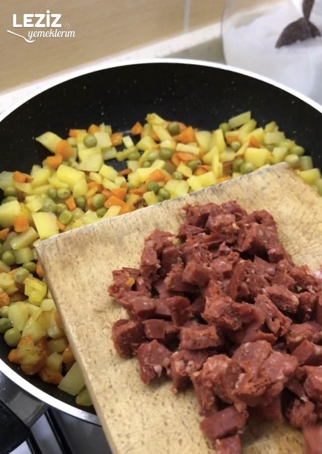 Kaşarlı Sucuklu Enginar Tarifi