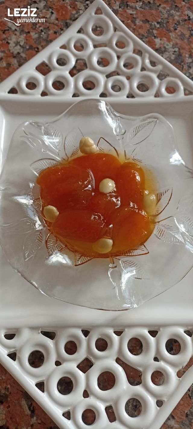 Bütün Kayısı Reçeli Tarifi