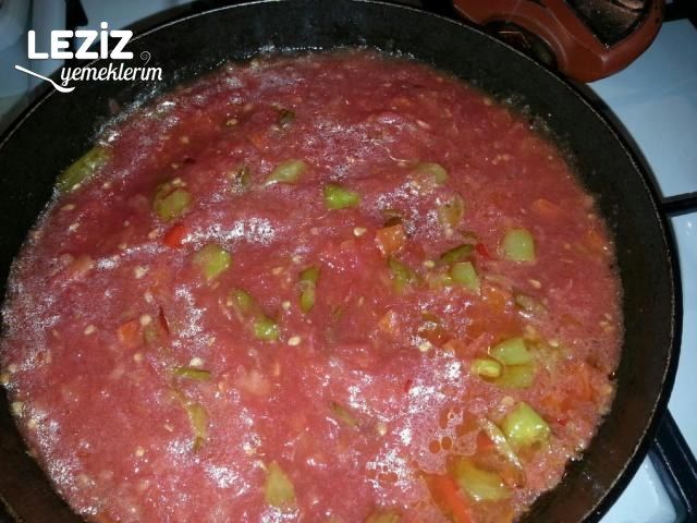 Kırmızı Biber Eşliğinde Menemen