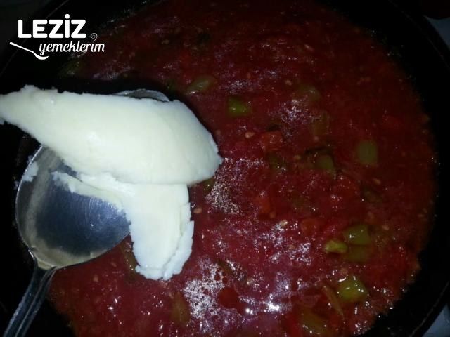 Kırmızı Biber Eşliğinde Menemen