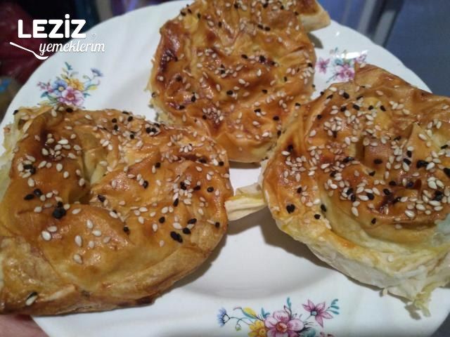Ispanaklı Peynirli Nefis Börek