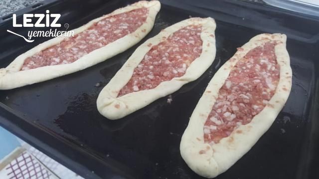 Kıymalı Kaşarlı Pide Nasıl Yapılır?