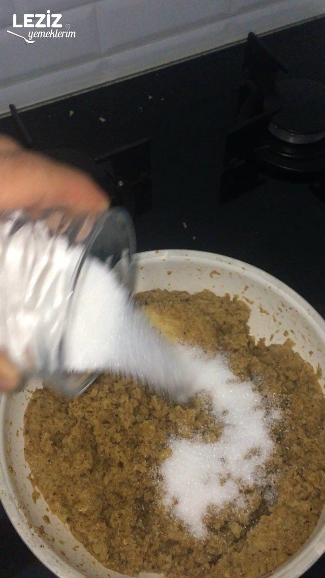 İrmik Helvası (Harika Lezzet)