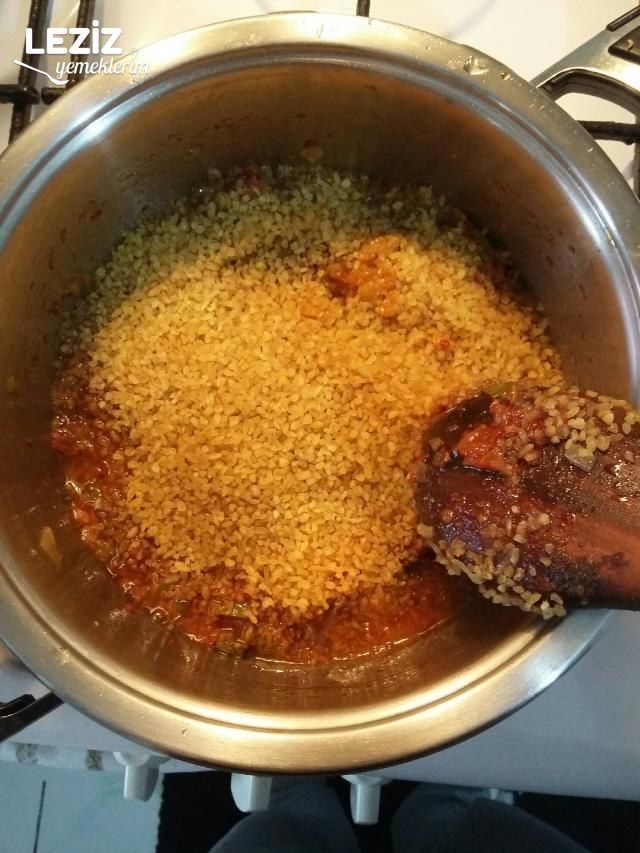 Domatesli Bulgur Pilavı Nasıl Yapılır Leziz Yemeklerim