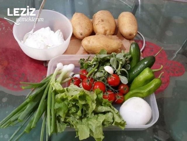 Nefis Yoğurtlu Patates Salatası