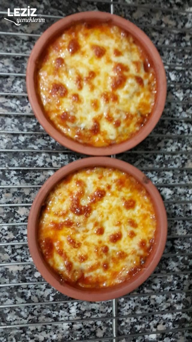 Kiremitte Kaşarlı Soğanlı Mantar