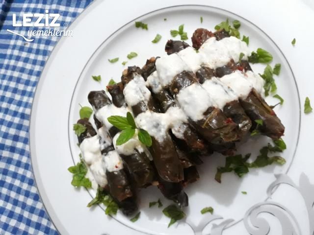 Harcı Pişen Bulgurlu Tavuklu Pazı Sarması