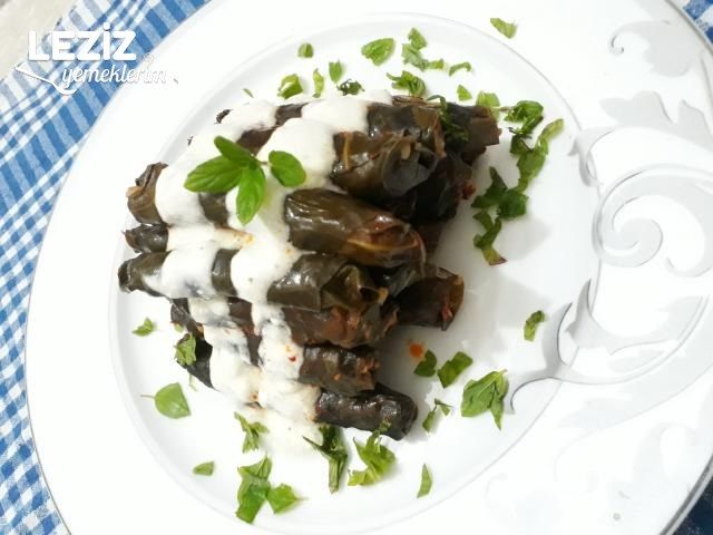 Harcı Pişen Bulgurlu Tavuklu Pazı Sarması