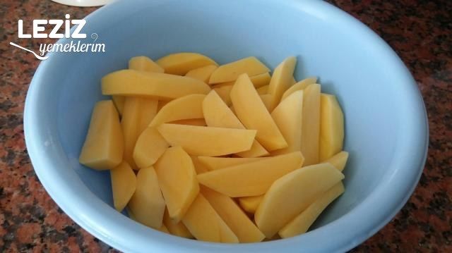 Fırında Salçalı Enfes Patatesler