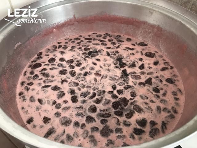 Ev Yapımı Çilek Reçeli Nasıl Yapılır