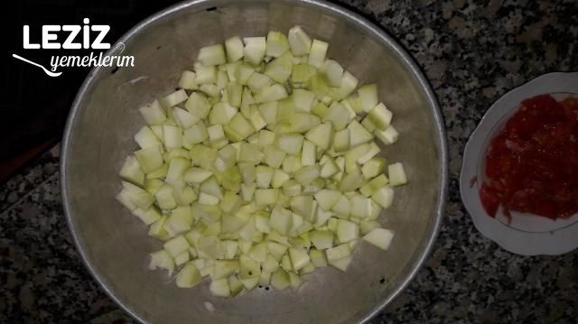 Zeytinyağlı Yeşil Kabak Kavurması