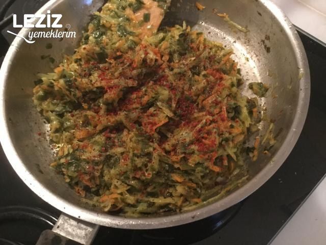 Pırasalı Börek Tarifi (Fotoğraflı Anlatım)