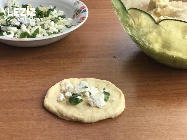 Mayasız Kıyır Poğaça Tarifi