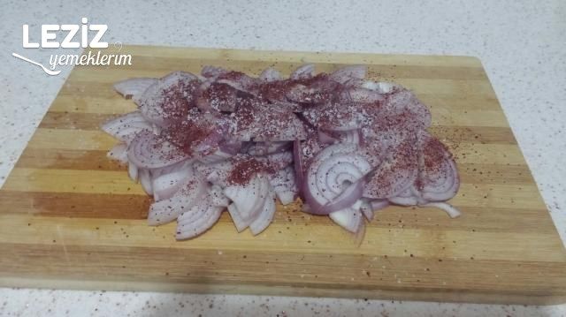 Nefis Soğan Salatası Tarifi