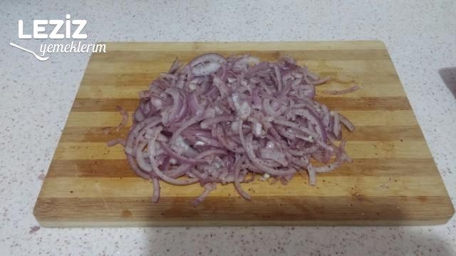 Nefis Soğan Salatası Tarifi