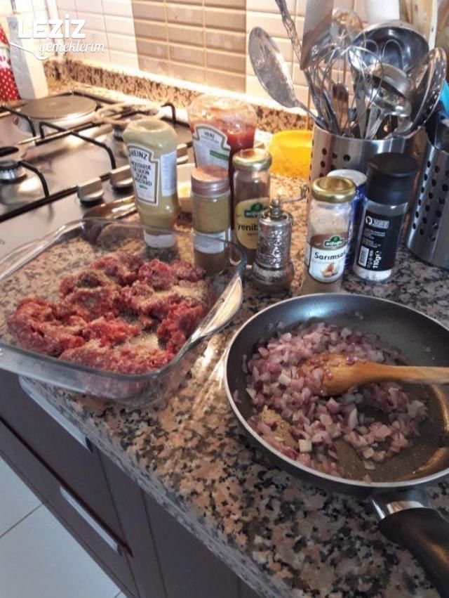 Ev Yapımı Çemenli Hamburger