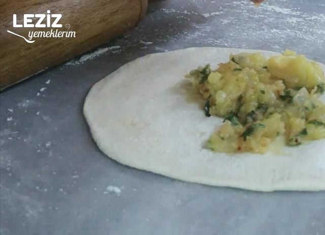 Patatesli El Açması Puf Böreği