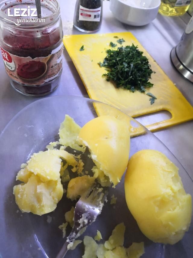 Patatesli El Açması Puf Böreği