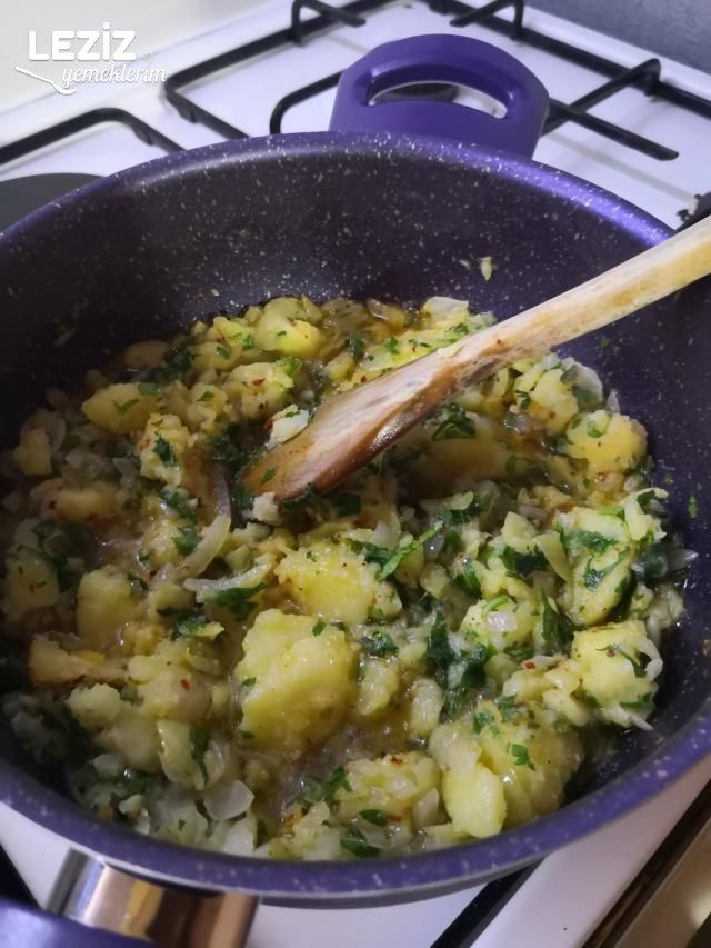 Patatesli El Açması Puf Böreği