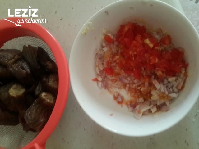 Kuru Patlıcan Dolması