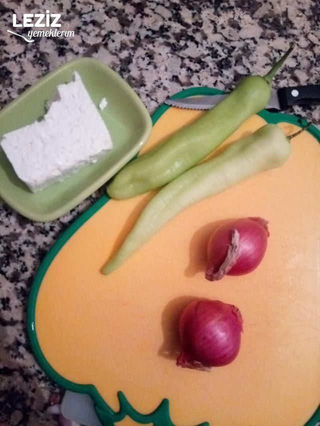 Hazır Yufkadan Peynirli Tepsi Böreği