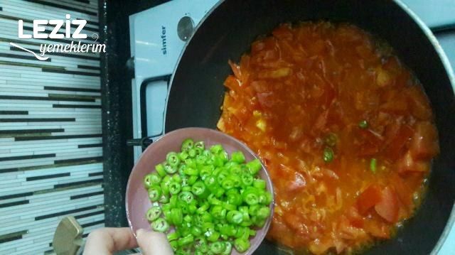 Kaşarlı Menemen Tarifi