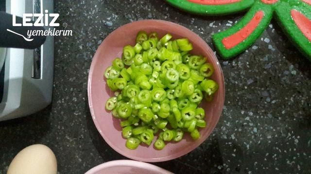 Kaşarlı Menemen Tarifi