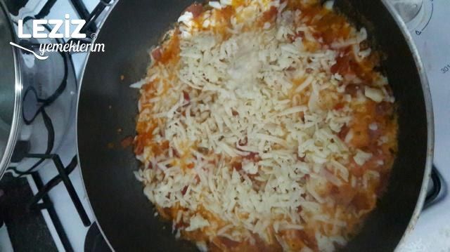 Kaşarlı Menemen Tarifi