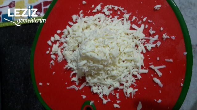 Kaşarlı Menemen Tarifi