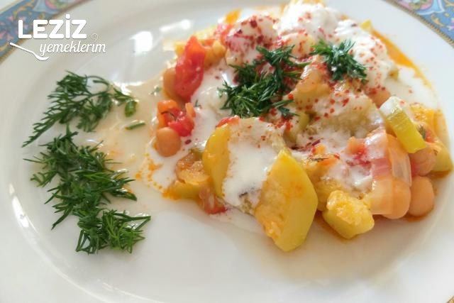 Nohutlu Kabak Sarımsaklı Yoğurt Eşliğinde