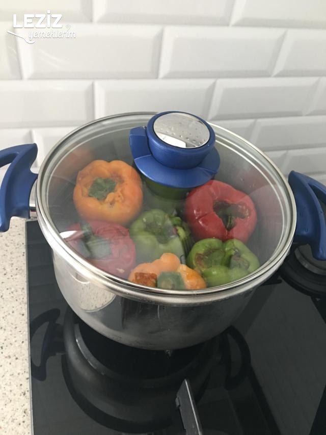 Renkli Ve Etli Biber Dolması