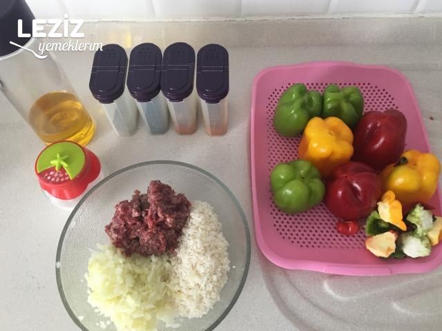 Renkli Ve Etli Biber Dolması
