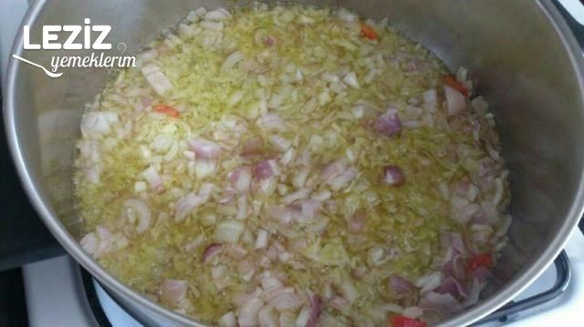 Kahve Aromalı Cevizli Zeytinyağlı Renkli Biber Dolması